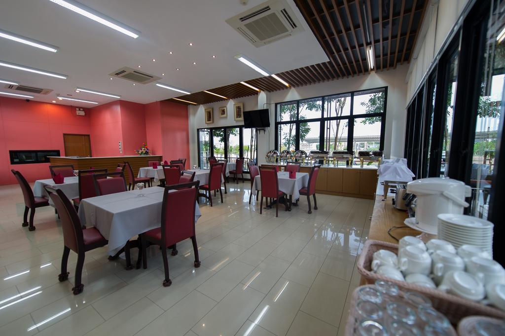 Mamaison Hotel Buriram Exterior foto